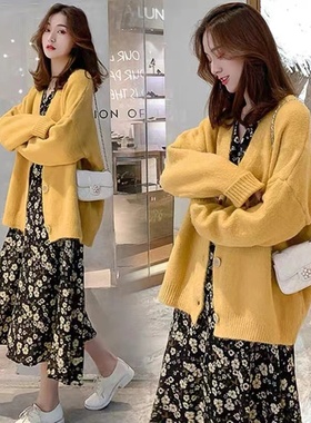 新款黄色大码针织开衫毛衣两件套显瘦遮肉法式碎花连衣裙女秋冬款