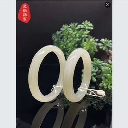 【李艺佳Joy】天然和田玉精品蜂蜜水手镯LS2512174