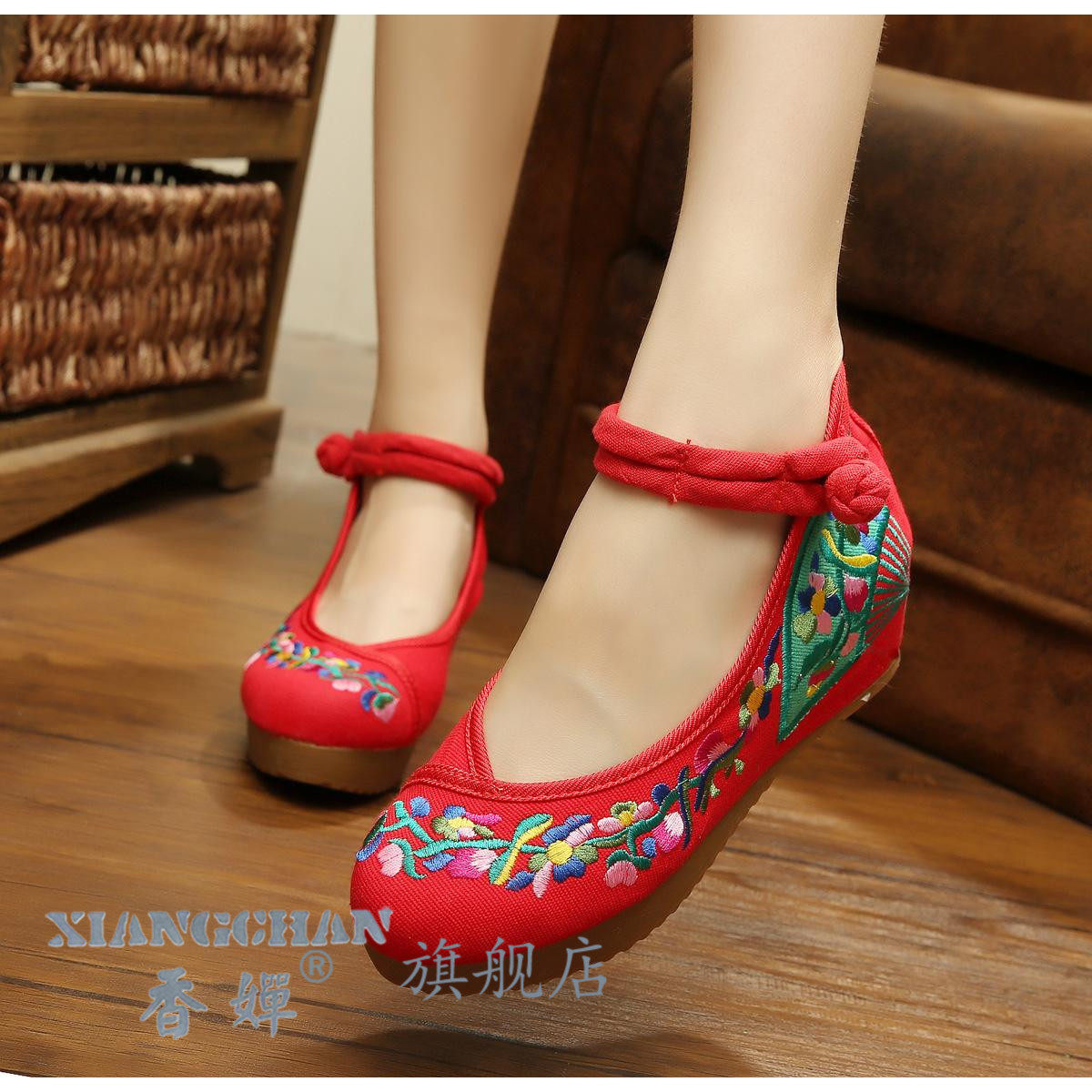 繡花鞋 中式新娘秀禾服龍鳳褂鞋 坡跟內增高婚鞋繡禾服布鞋在類目 女鞋, 低幫鞋中 - 來自Buy2taobao.com提供專業的淘寶代購服務
