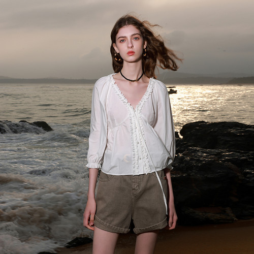 ibudu2025夏季新款木耳边花边V领衬衣白衬衫灯笼袖小衫女