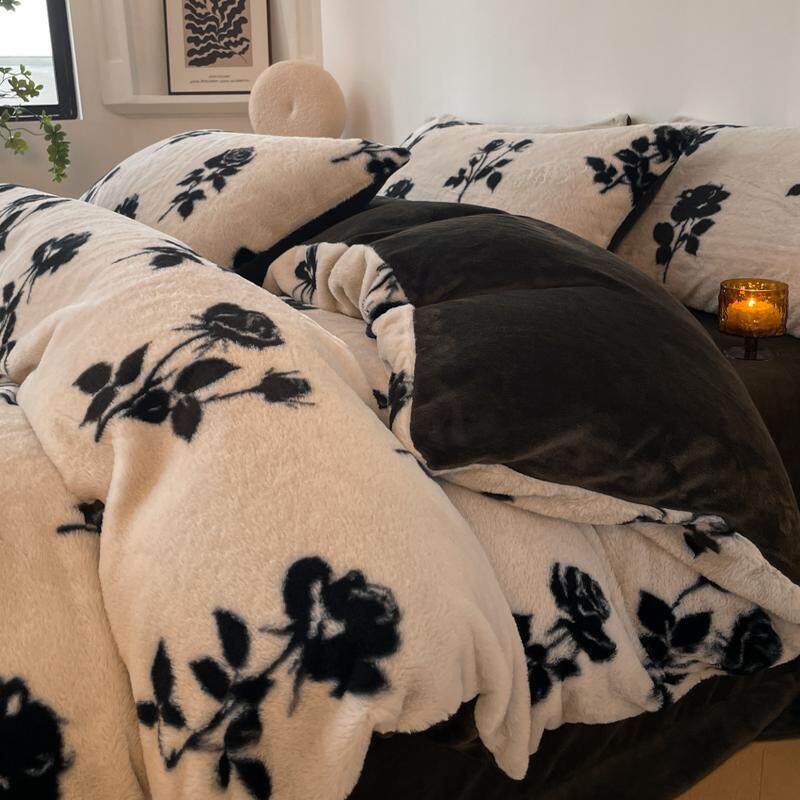 轻奢高级感冬季2025牛奶绒四件套加绒美式被套法兰珊瑚绒加厚黑白