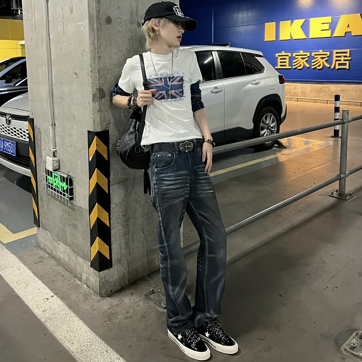 skinny版型重工猫须水洗牛仔裤男图片