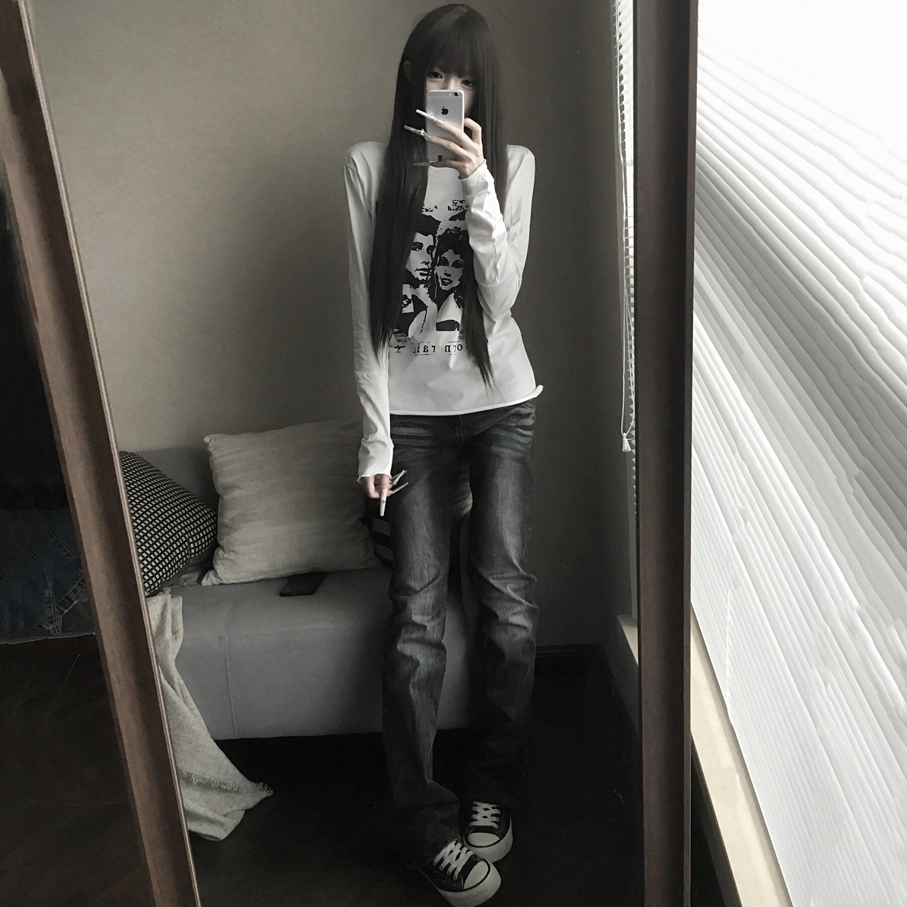黑灰色复古修身显瘦微喇牛仔裤女图片