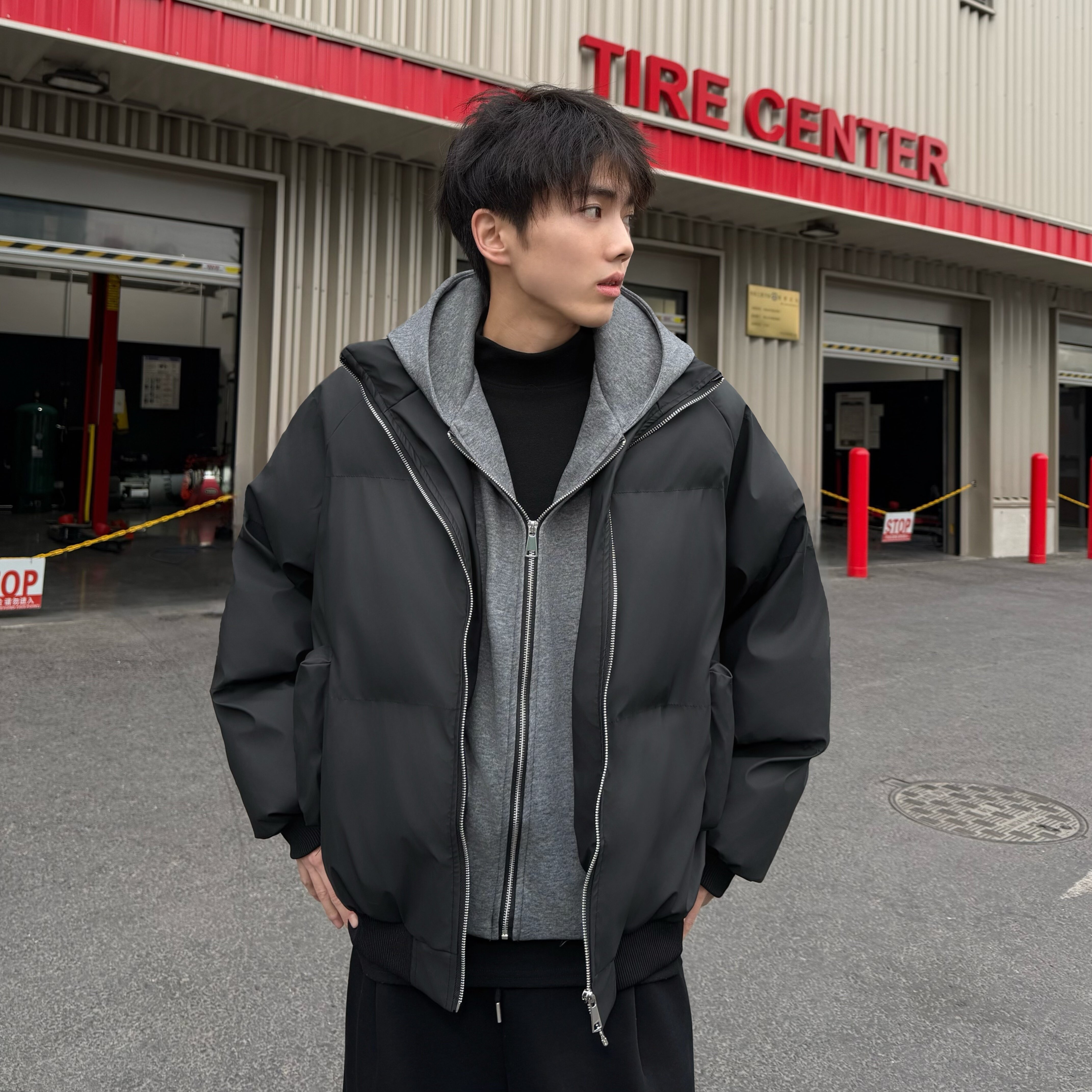 美式假两件PU皮羽绒服男士冬季2025青少年男生短款加厚棉衣袄外套