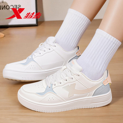 特步板鞋女鞋2026新款春季白色皮面小白鞋子女款学生休闲鞋运动鞋