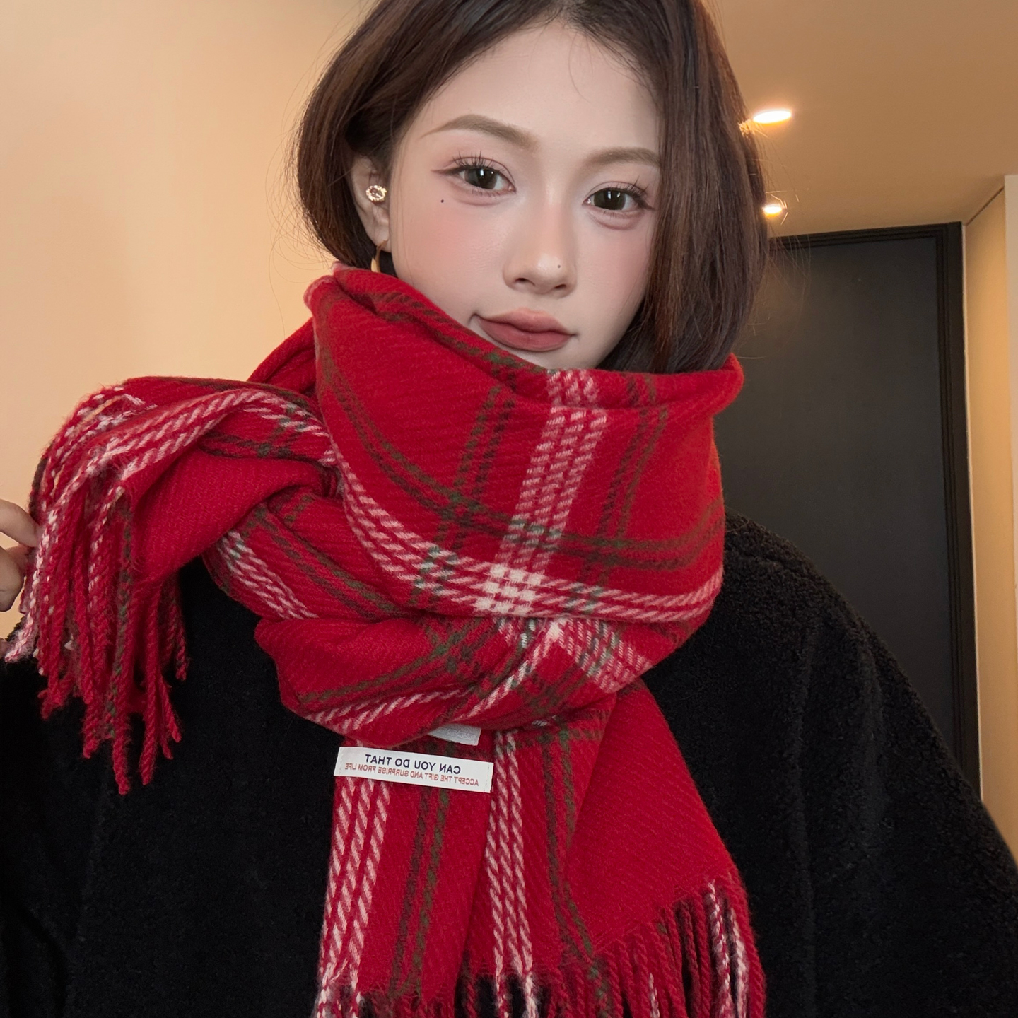 秋冬季氛围感红色格子围巾女新款韩版百搭保暖拼色流苏披肩围脖