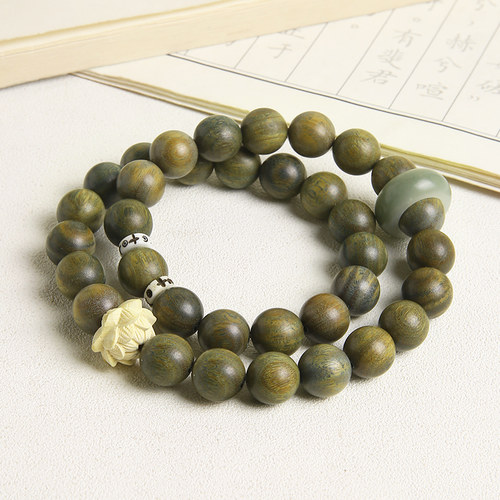 大尺寸双圈手串手持天然绿檀木