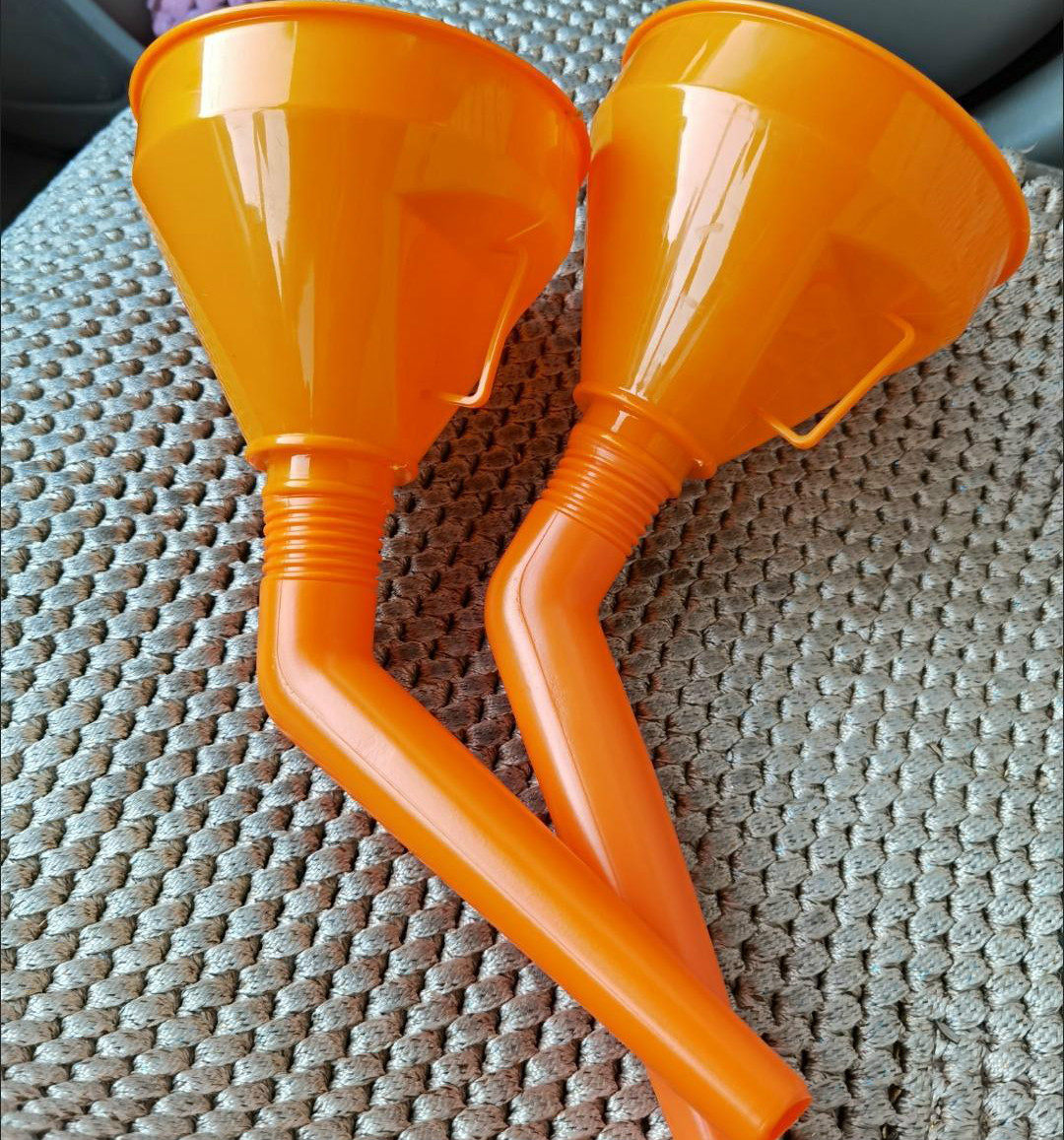 加长长嘴汽车免手扶燃油斜大号多功能汽油车用带滤网加油漏斗光滑