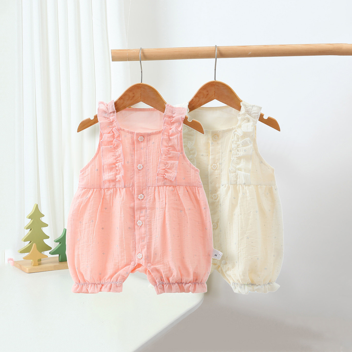 夏季女宝薄款无袖哈衣爬服外出图片