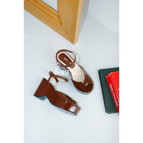 IORE理想矿石复古厚底松糕跟凉鞋