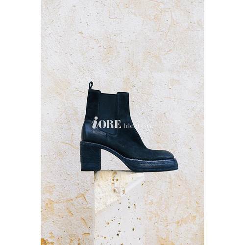 IORE磨砂牛皮防水台粗跟短靴