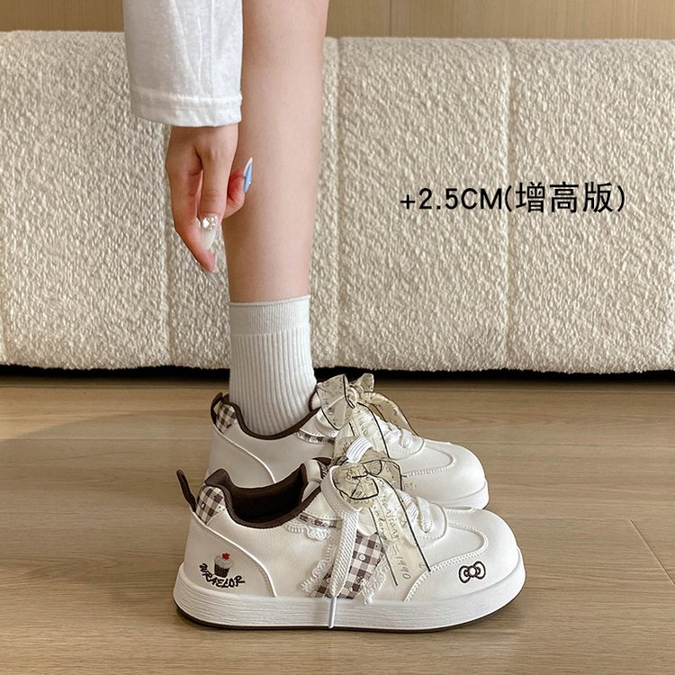 蛋糕刺绣小白鞋女春秋软底不磨脚平底板鞋百搭少女轻便运动休闲鞋
