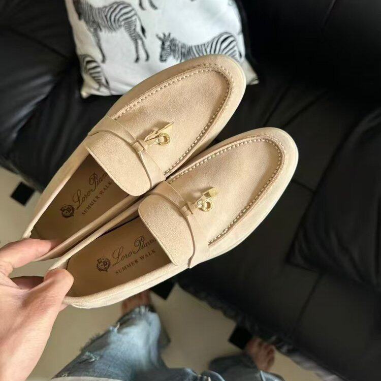 杏色平底乐福鞋女春秋复古吊坠套脚一脚蹬反绒皮通勤百搭懒人单鞋