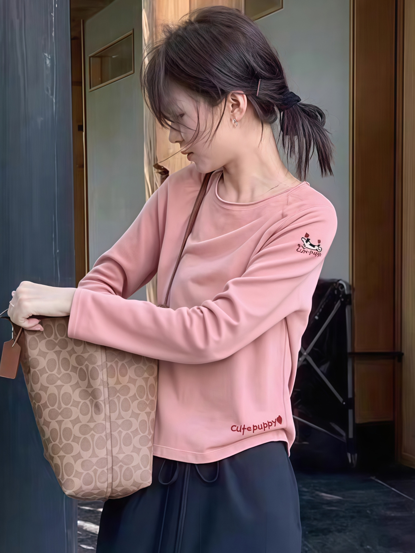 粉色印花长袖t恤女2025秋季新款特别漂亮掐腰巨好看早秋穿搭上衣