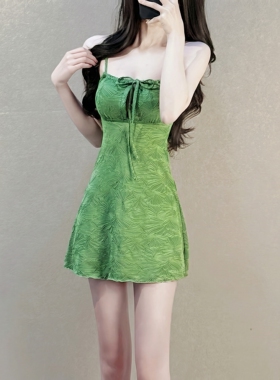 绿色显白吊带抹胸裙式泳衣女两件套温泉小胸露背平角保守度假海边