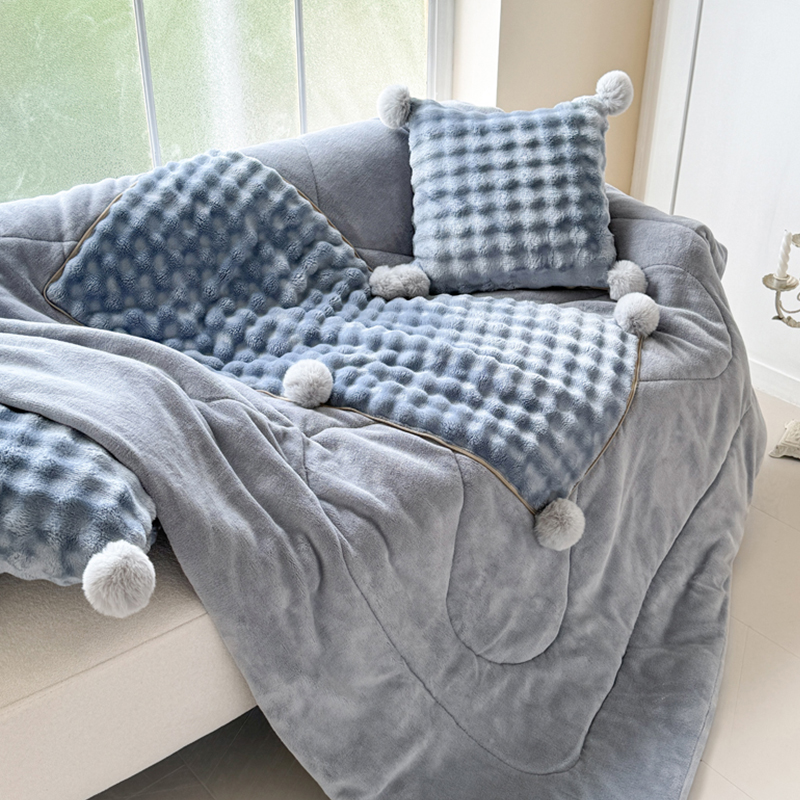 加厚兔毛绒抱枕被子两用二合一车载办公室保暖靠垫枕头午睡盖毯被