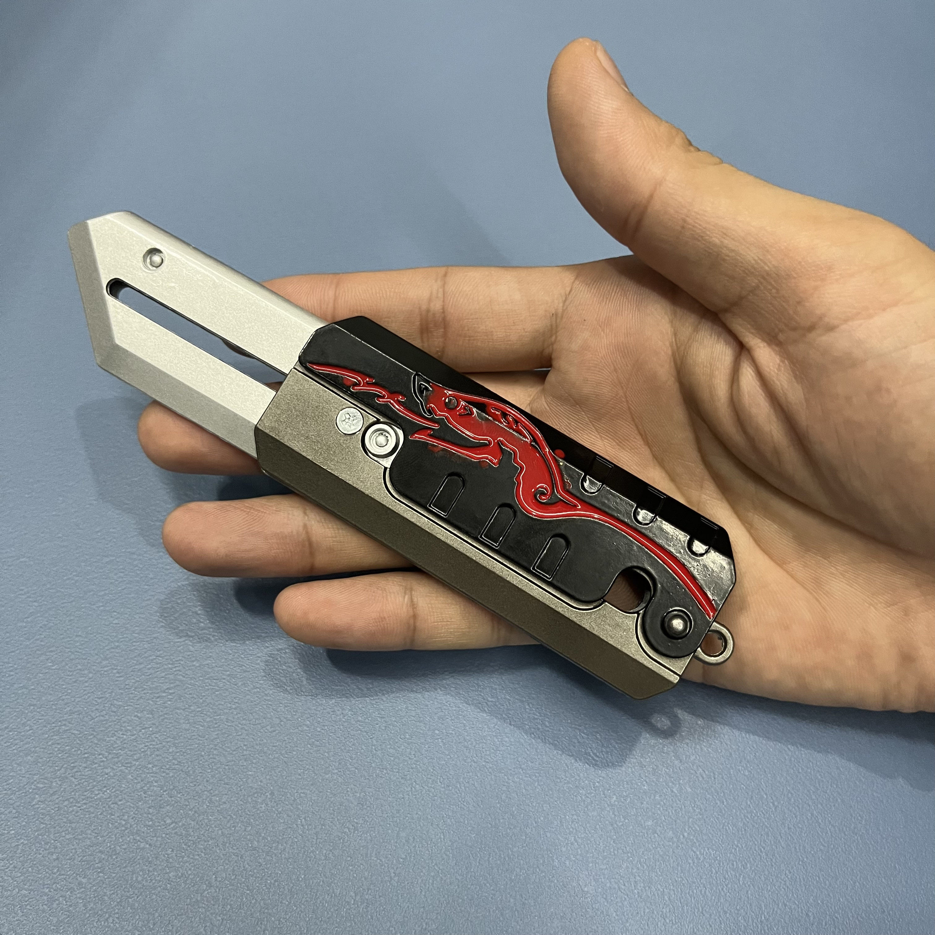 生死武器暗月毒牙萝卜刀可折叠甩刀网红耍酷玩具男孩解压玩具