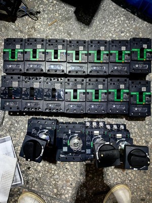 施耐德塑壳NSX100mN 3P 50A 12只 100A