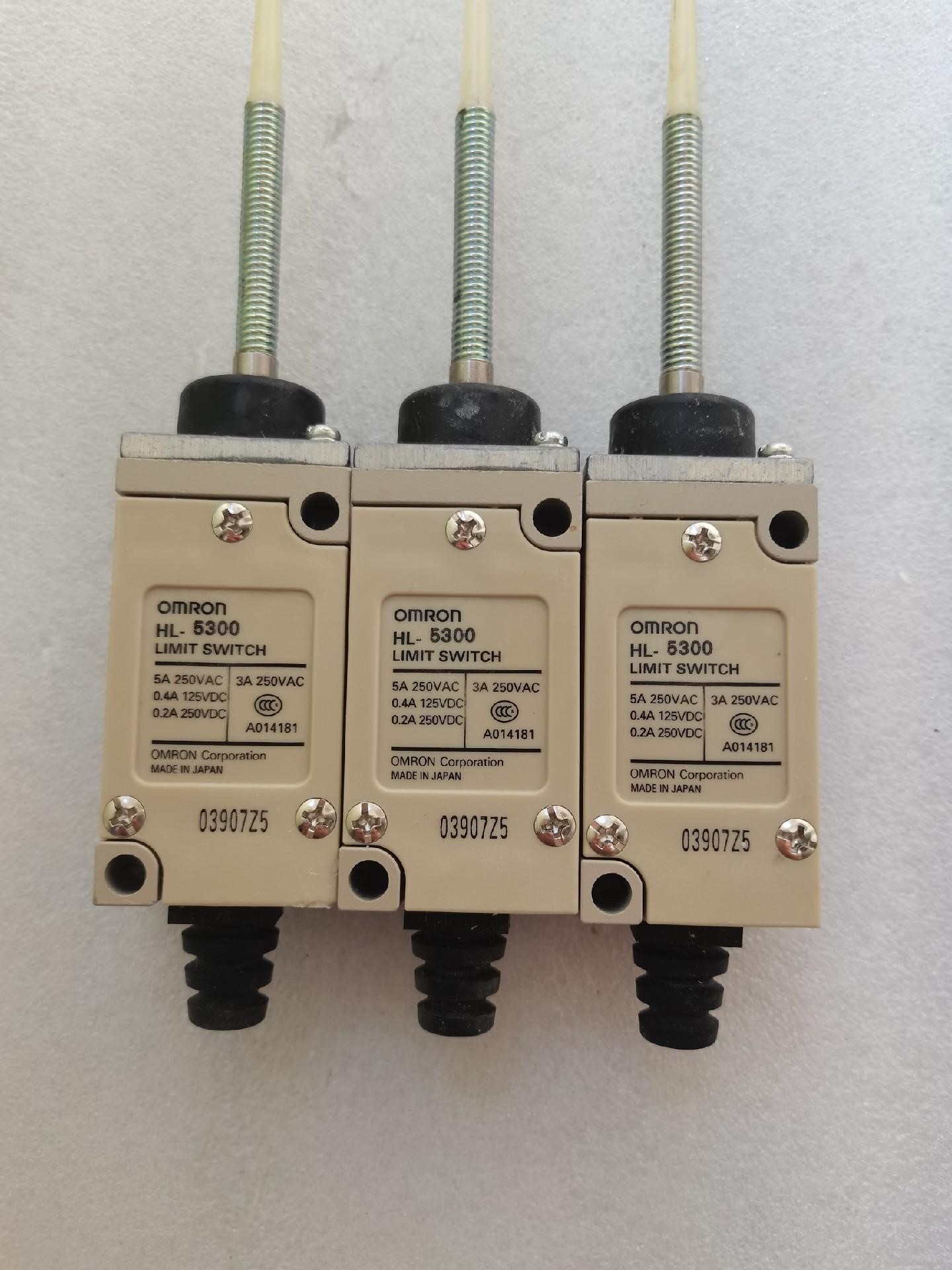 欧姆龙行程限位开关HL-5300 ，成色如图，库存货，没用过