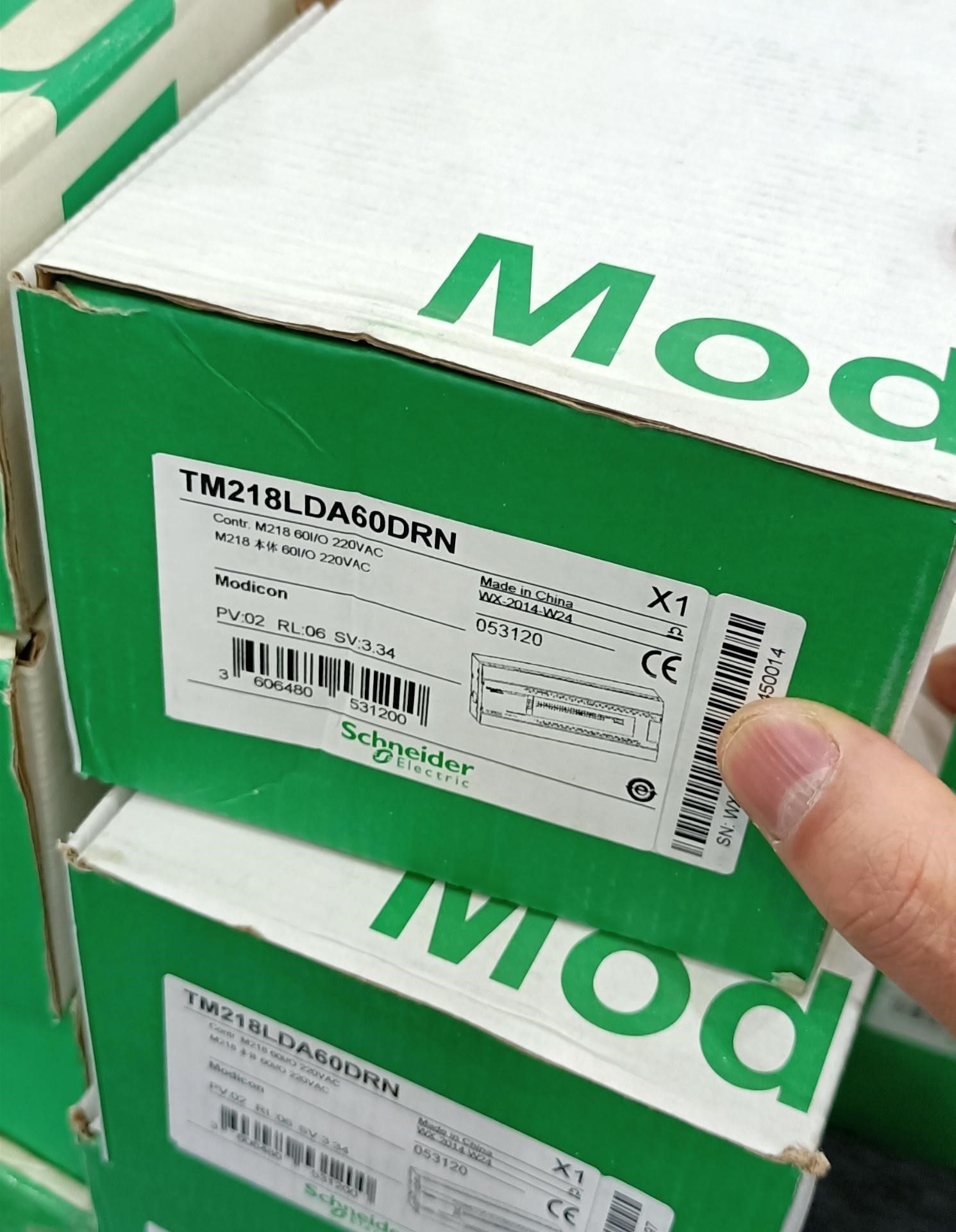 TM218LDA60DRN实物拍摄 施耐德PLC 全新原装，