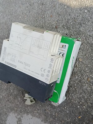 施耐德RM22TR33。RM22TU23RM17TU00