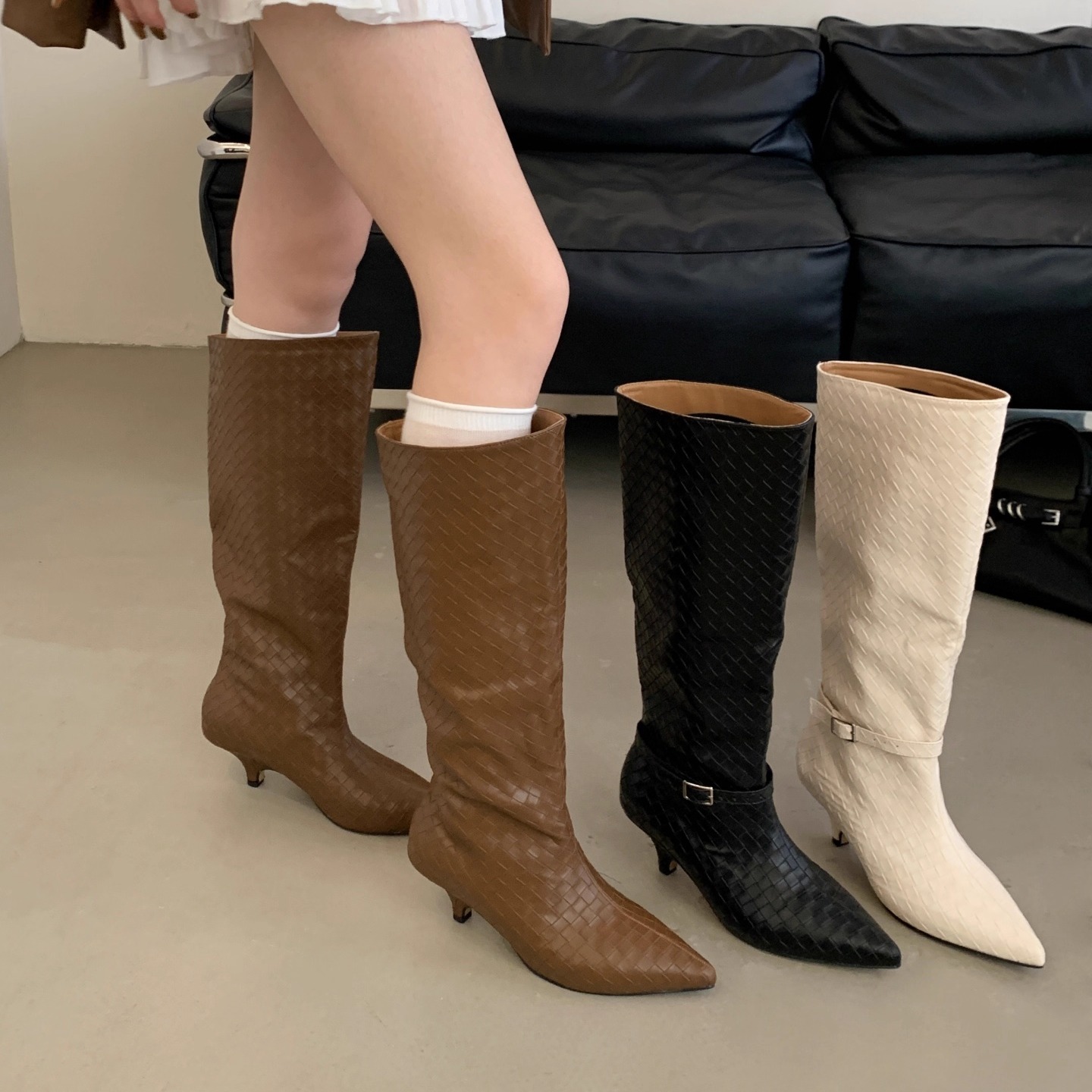 尖头编织矮低跟侧拉链皮带扣长靴