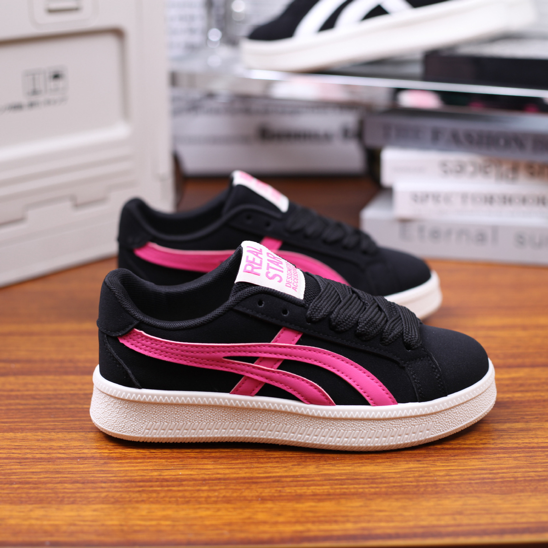 休闲运动情侣同款潮鞋2025新款春秋季爆款单鞋男女同款休闲板鞋单