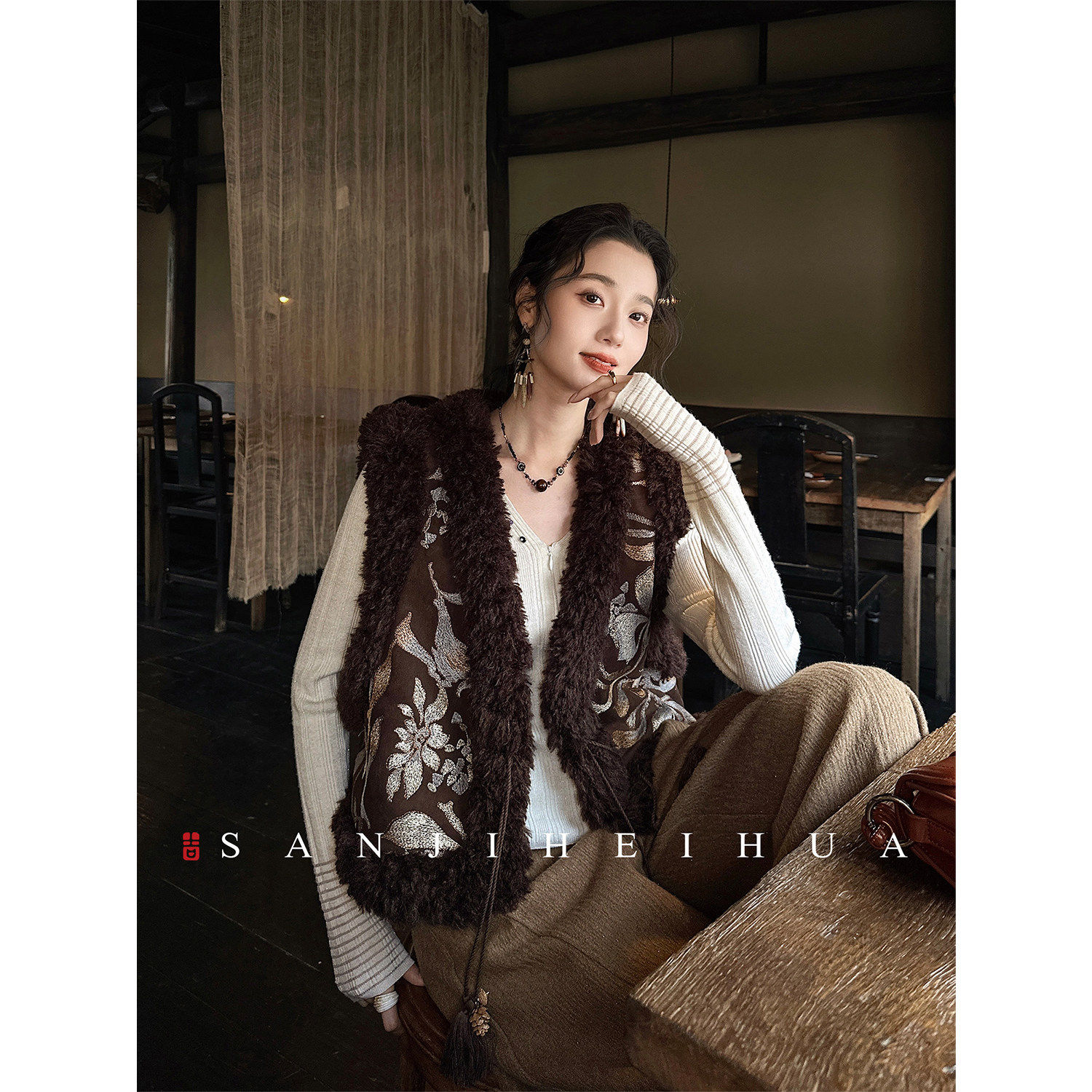 【夏天粉丝专享】三吉黑花【初岁】绣麂皮卷毛马甲高密金丝渐变,女装/女士精品,汉服上装,淘宝优惠券,粉丝福利购,淘宝优惠卷