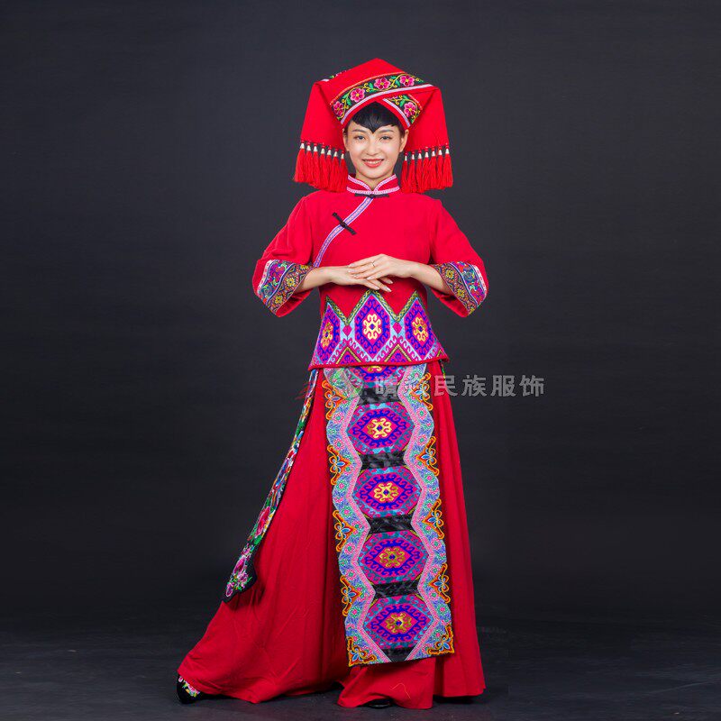 晴焱壮族红色刺绣日常工作服定制图片