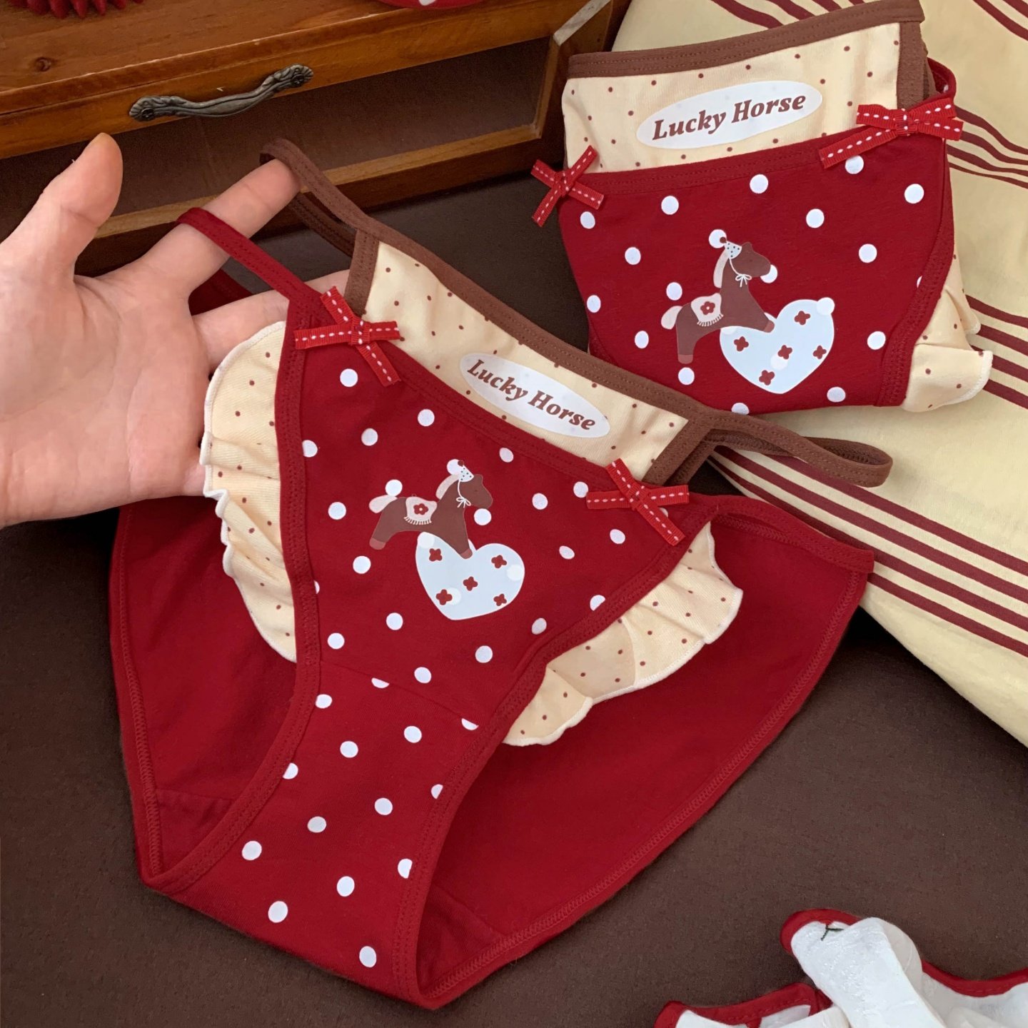 小甜崽 马年红色高颜值本命年内裤女生2026新款高开叉三角裤纯棉,女士内衣/男士内衣/家居服,女三角裤,淘宝优惠券,粉丝福利购,淘宝优惠卷