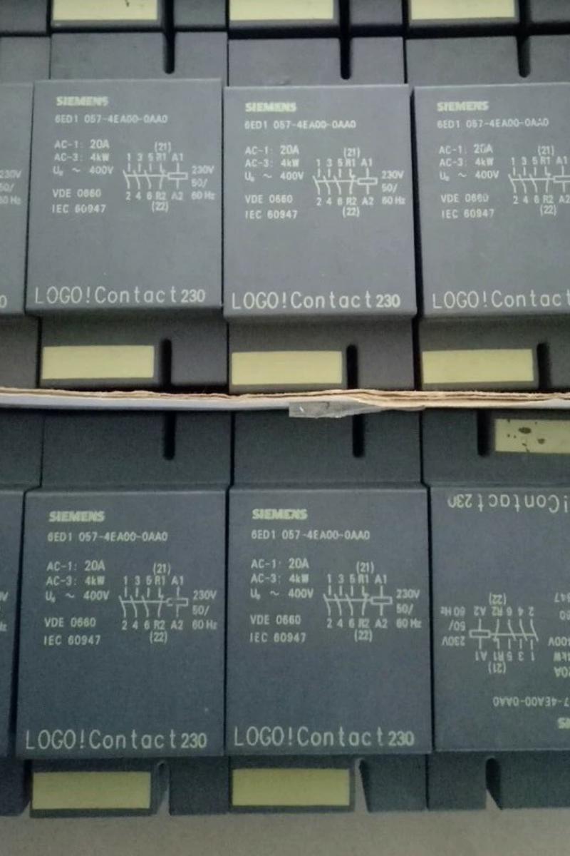 6ED1057-4EA00-0AA020A 及电机至4kW230V ACContact 230 开关模块
