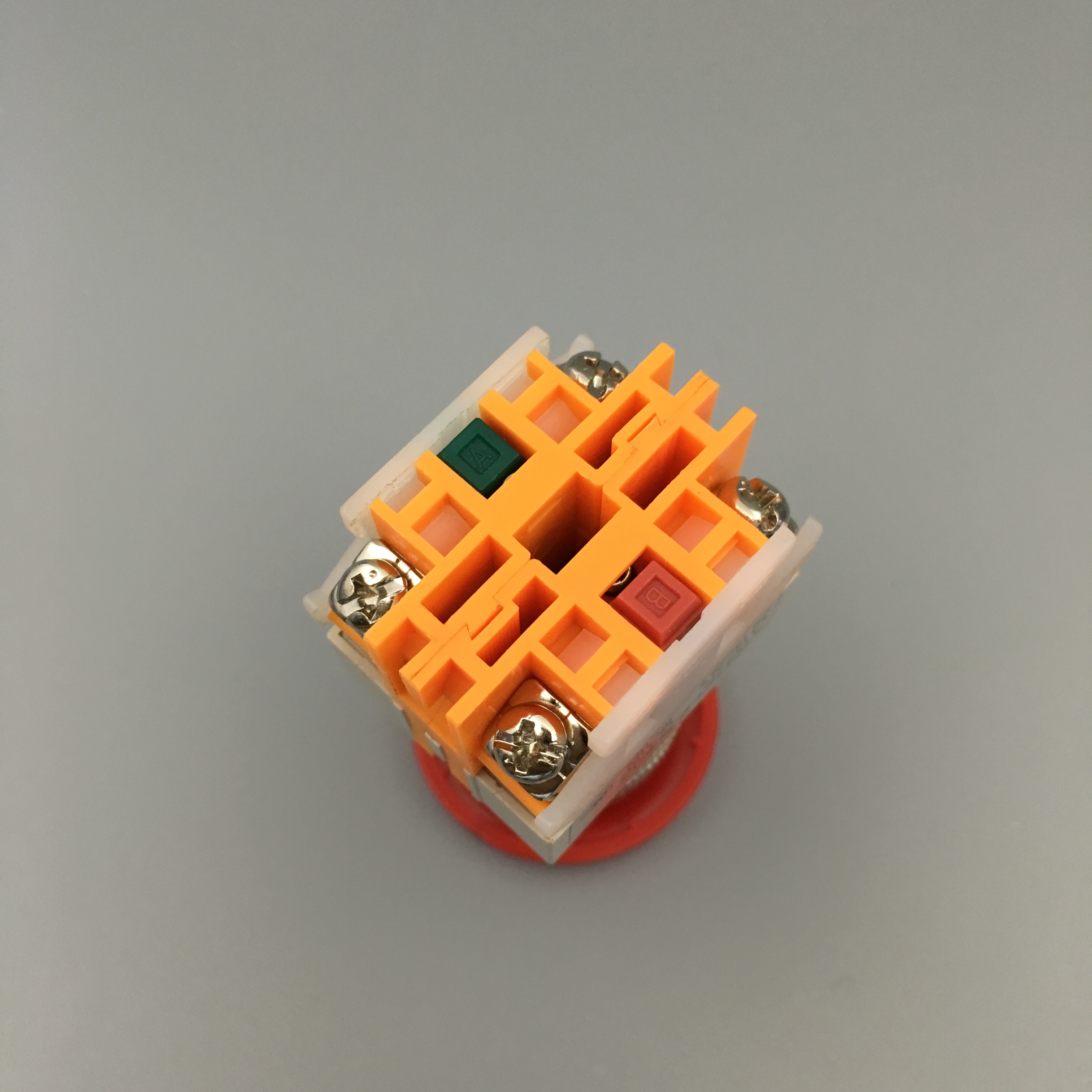 科耐达急停按钮开关LA167-D7-11ZS蘑菇头Y090 LAY37 紧急自锁旋钮