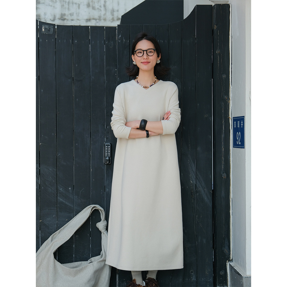 麻霖2026春装新品蓬松空气层Q弹亲肤茧型显瘦小V领休闲长连衣裙,女装/女士精品,连衣裙,淘宝优惠券,粉丝福利购,淘宝优惠卷