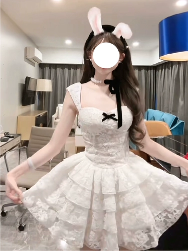 Французская девушка чувствует себя нежной и сладкой юбкой для торта