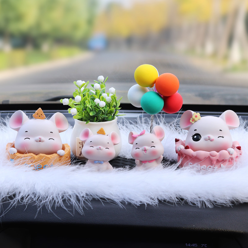 车载香水摆件车内装饰品创意男女汽车上可爱老鼠年吉祥物摇头高档