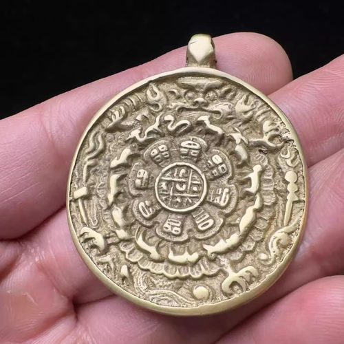 西藏清代老纯铜护身九宫八卦咒牌腰饰挂坠吊坠藏传古玩收藏