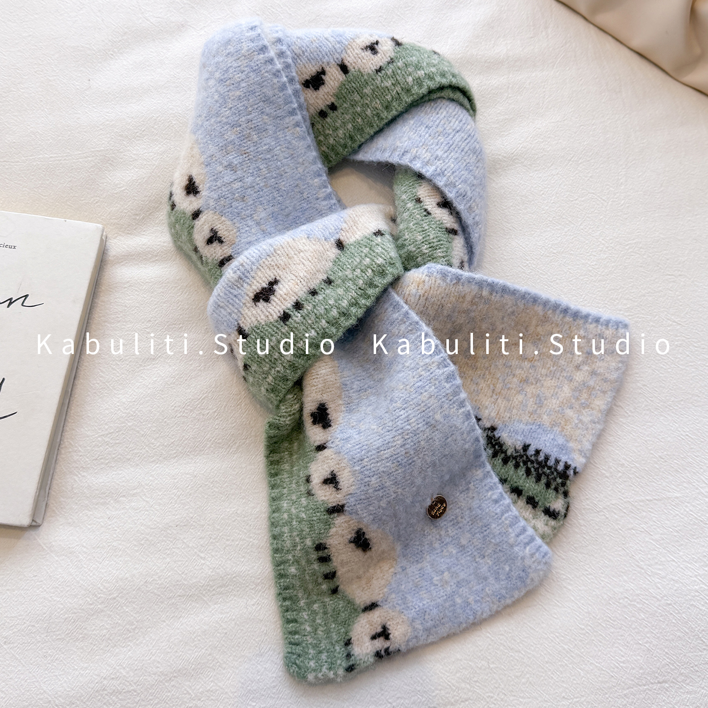 可爱小羊针织围巾旅游搭配