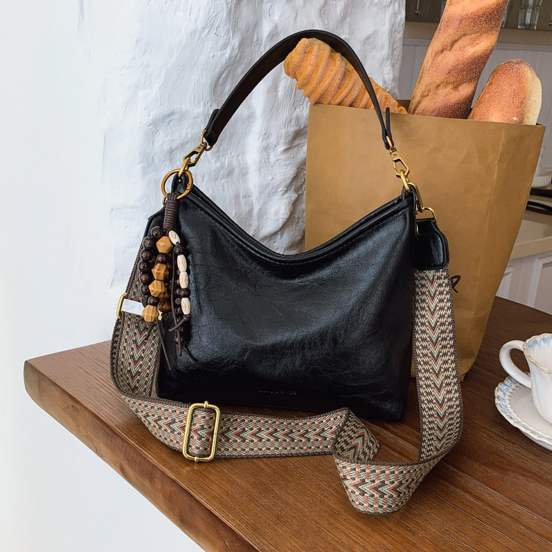 2026新款复古腋下包女小众设计感 大容量通勤单肩包 高级感斜挎包