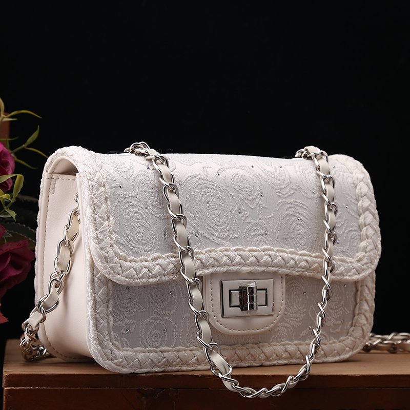 小香风刺绣小方包女2025新款专柜正品高级感链条单肩斜挎女包白色