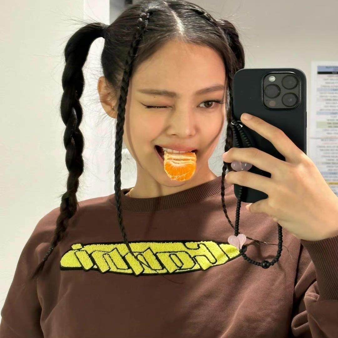 jennie 同款手机壳软壳适用于iPhone15promax简约适用苹果14简约ins防摔保护套纯黑色郑秀晶欧阳娜娜手