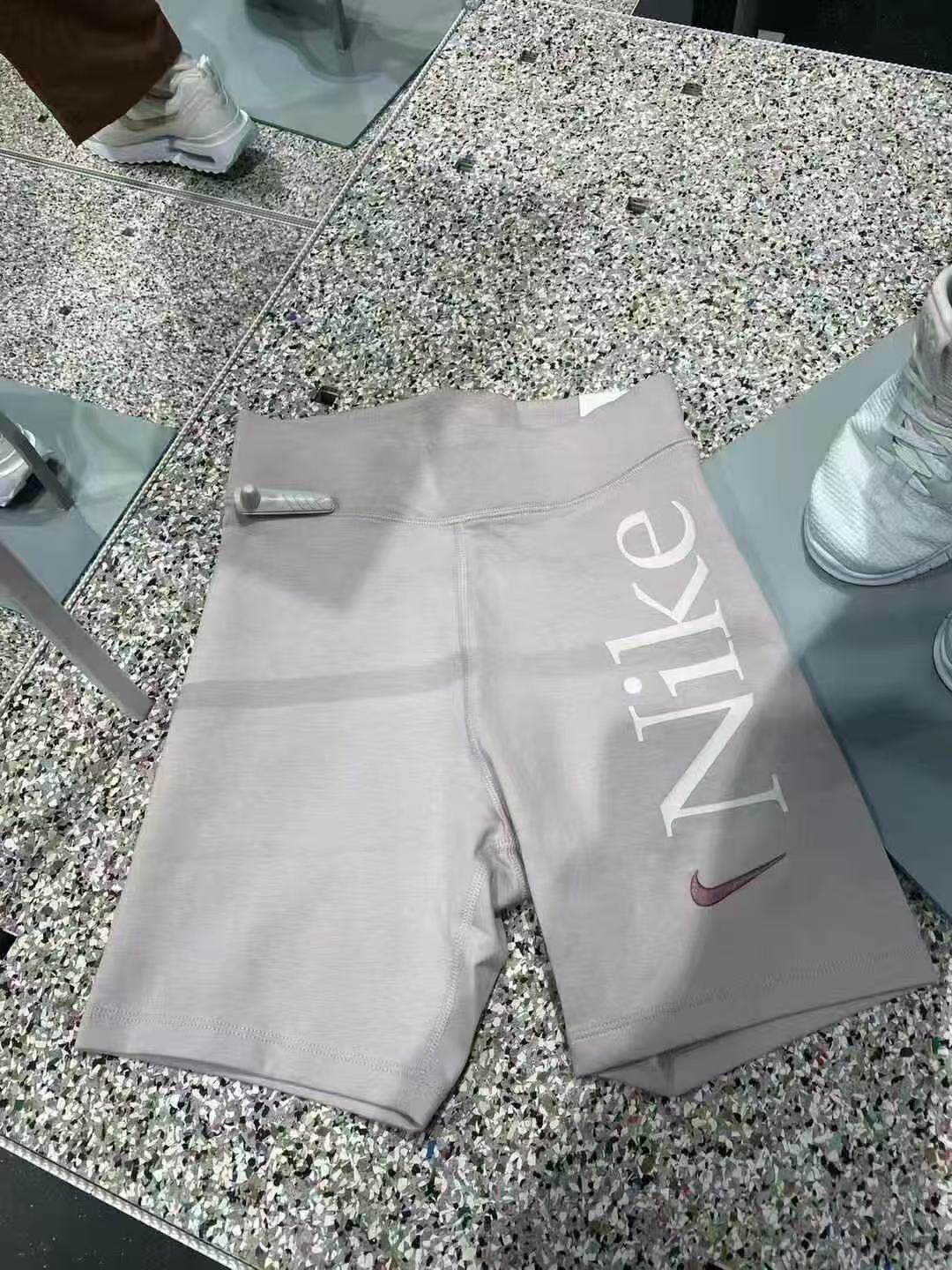 NIKE耐克女子高腰骑行紧身弹力训练瑜伽运动反光短裤FN3207CZ8527