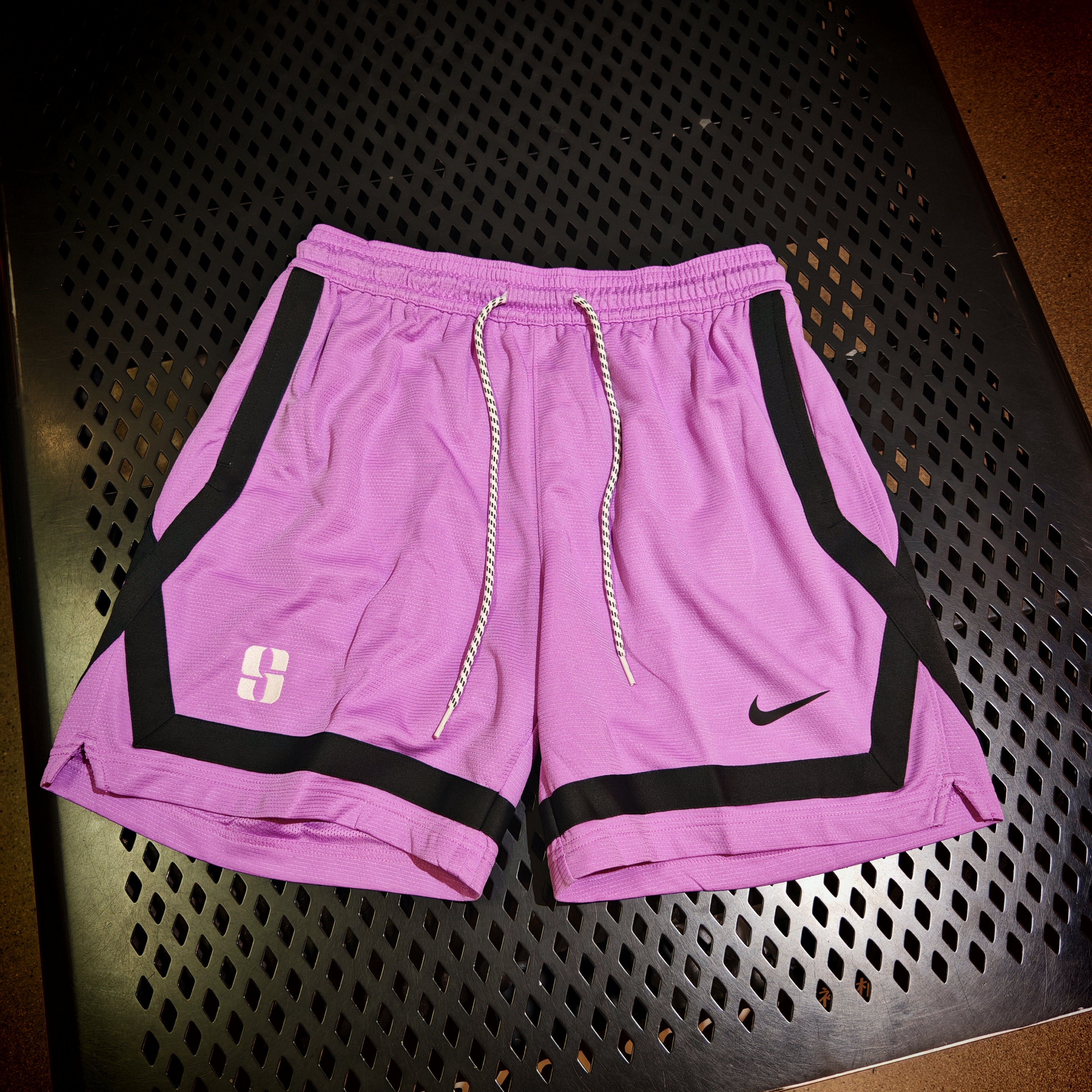 Nike耐克女子夏季五分条纹拼色速干开衩抽绳系带短裤DR5645FB8425