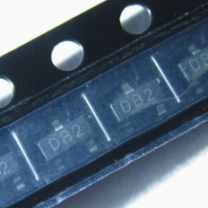 DB2 D82 汽车主机板肖特基二极体SOT23-3脚