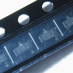 DB2 D82 汽车主机板肖特基二极体SOT23-3脚