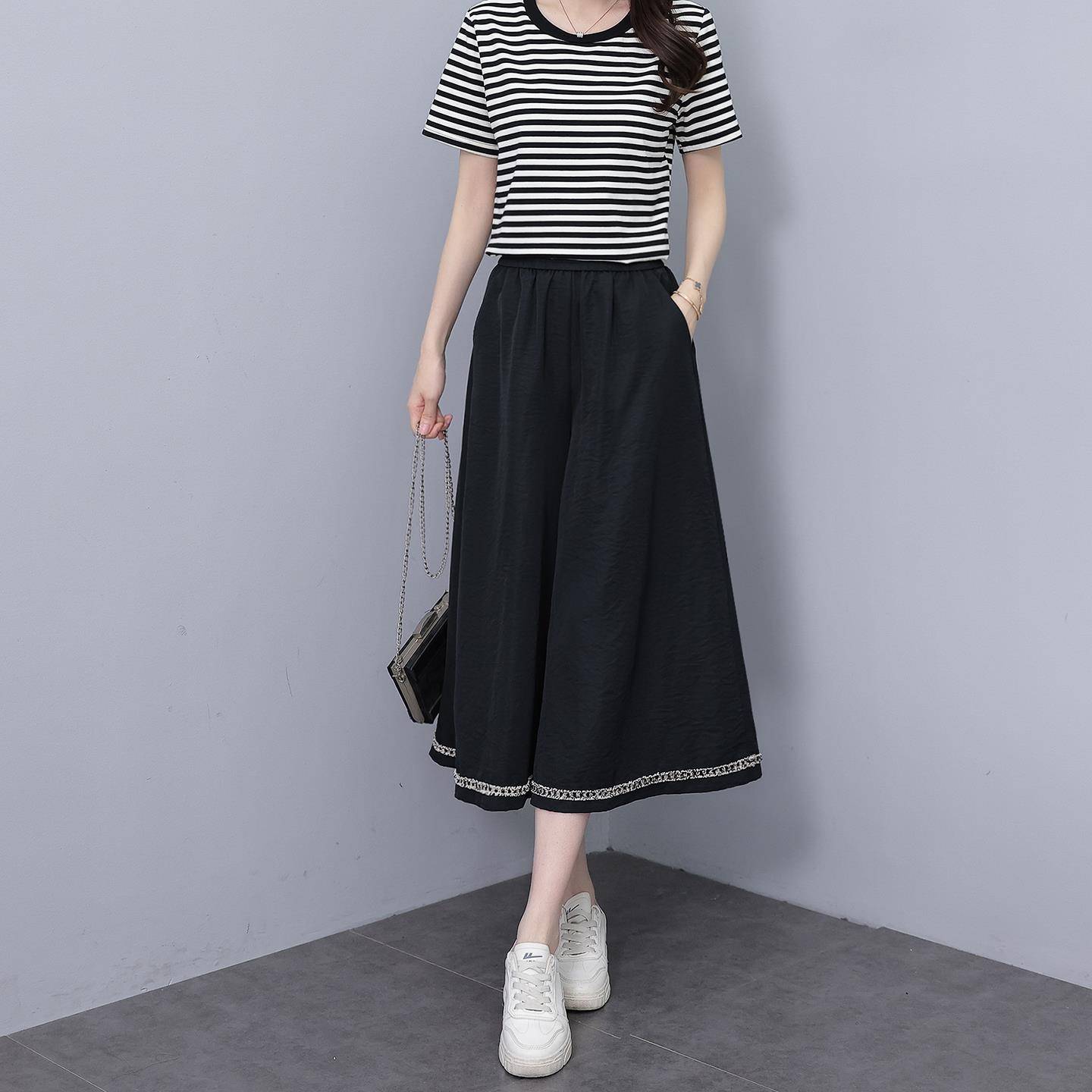 2025新品花边休闲裙裤女夏季薄款黑色冰丝皱高腰垂感七分阔腿裤子