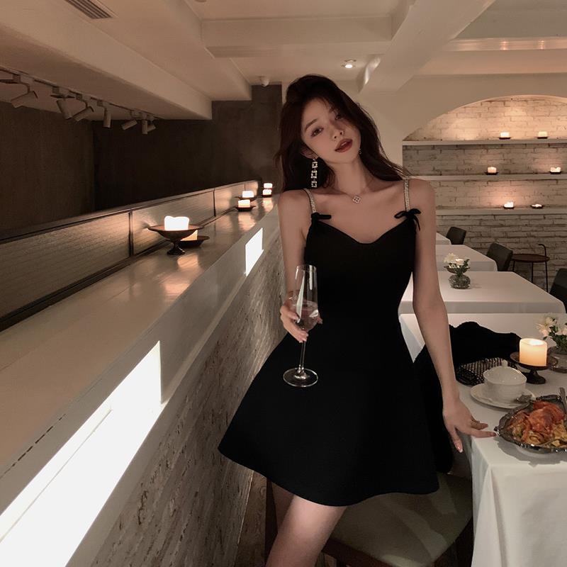 名媛风千金吊带连衣裙女夏季黑色高级感气质V领生日晚礼服小裙子