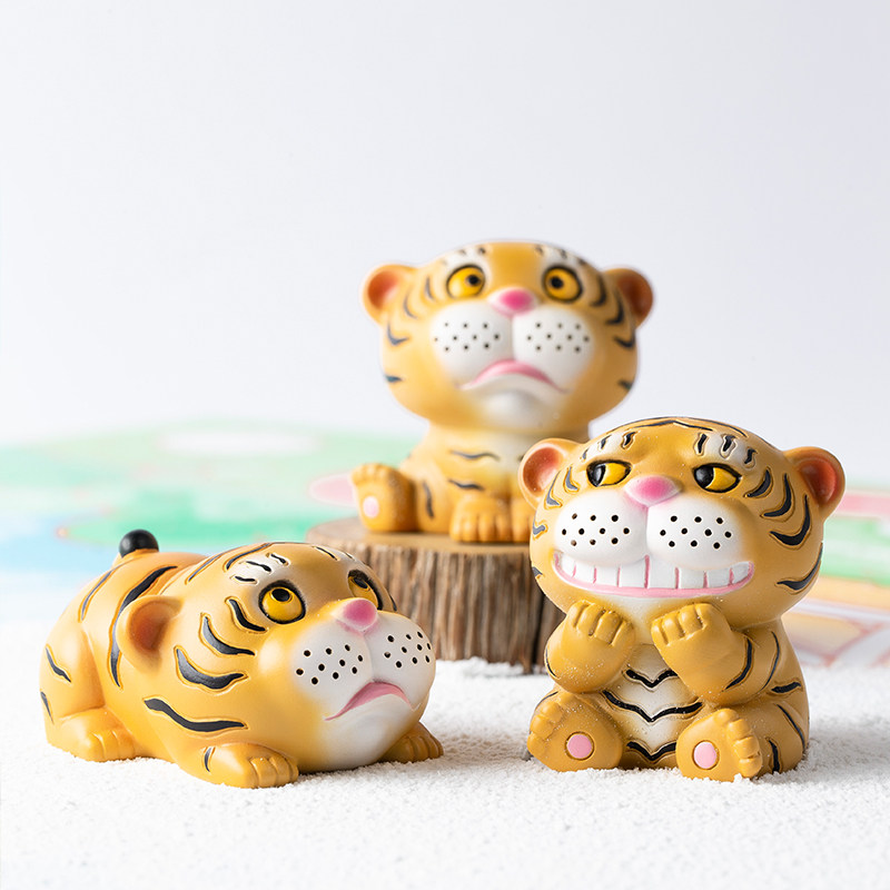 生肖虎年车载可爱卡通小老虎萌萌摆件创意车内办公室卧室桌面饰品