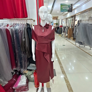 高贵轻奢喜妈妈婚宴礼服新中式改良旗袍无袖披肩款年轻显瘦连衣裙