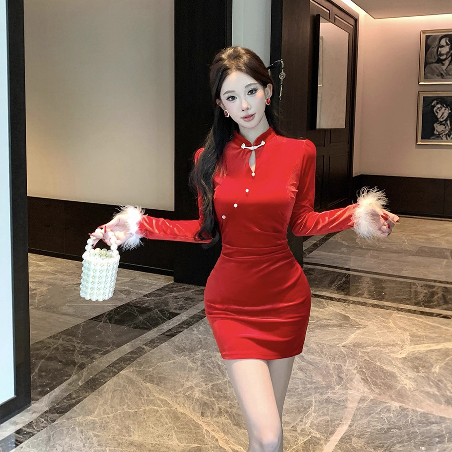 新款新中式国风拼毛毛改良旗袍式红色短款丝绒修身包臀连衣裙9384