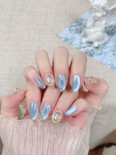 Blue Cat Eye Pearl Vintage Ornament Almond Nails